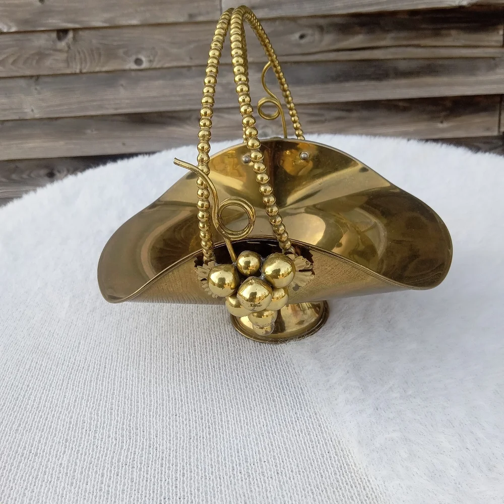 VINTAGE BRASS BASKET WITH HANDLE ADORNED WITH GRAPES MADE IN ITALY